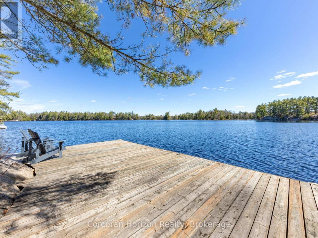 462 ISLAND 90 ISLAND, Six Mile Lake