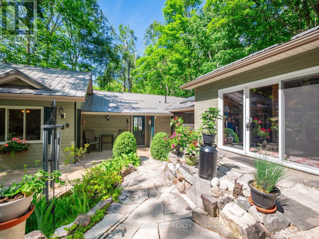 22 IROQUOIS RIDGE, 
