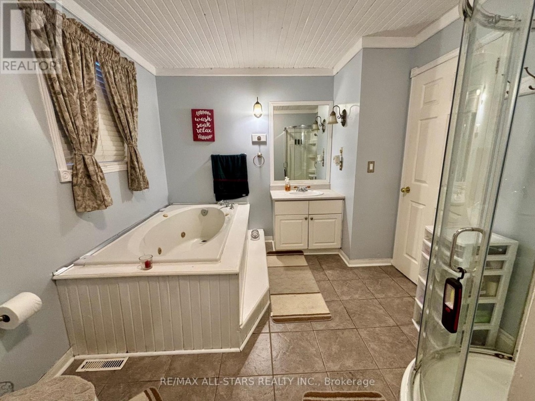 42 CEDAR BAY ROAD, Kawartha Lakes (Carden)