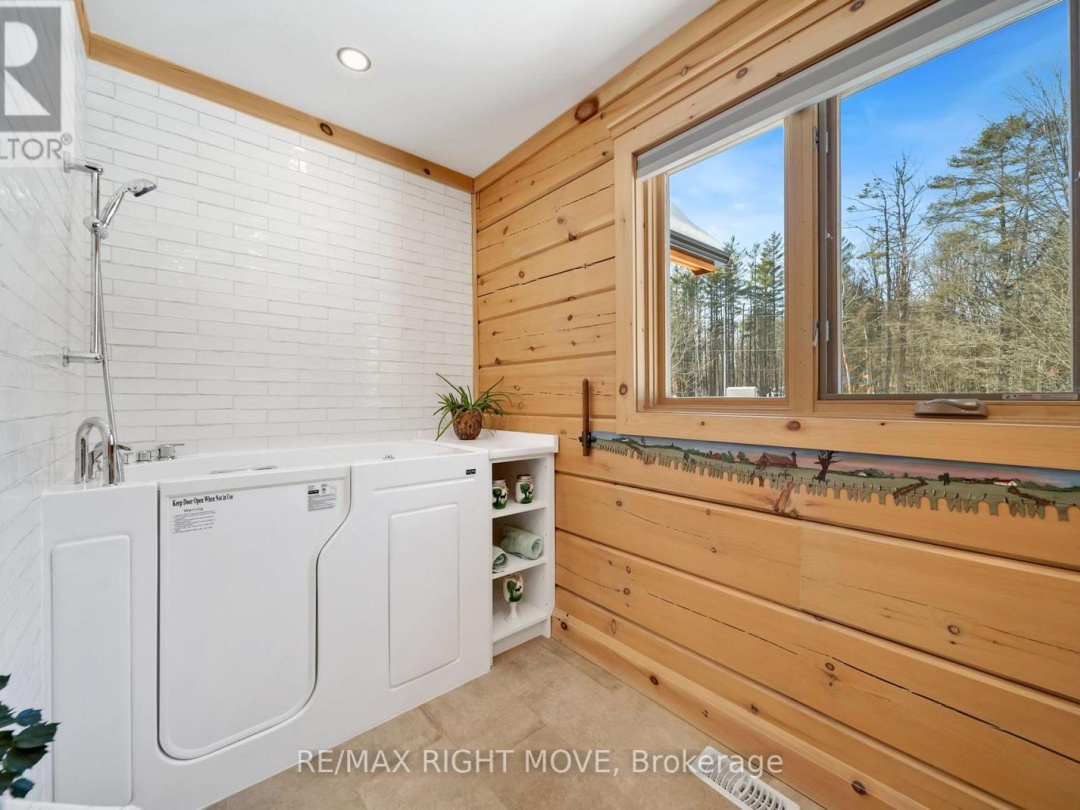1935 MCLEOD DRIVE, Severn River