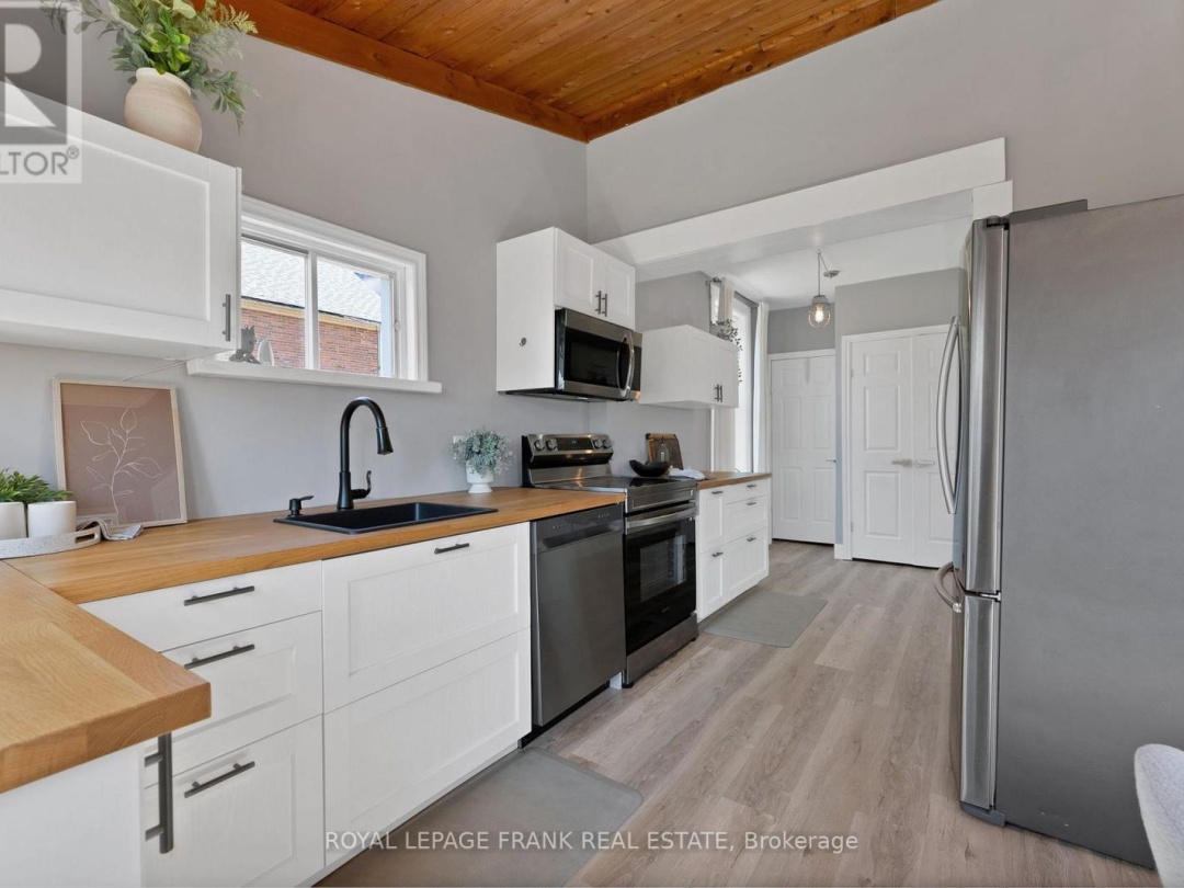 916 HIGHWAY 7, Kawartha Lakes (Oakwood)