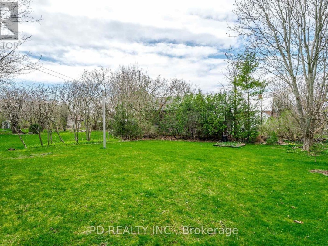 28 BOND STREET E, 