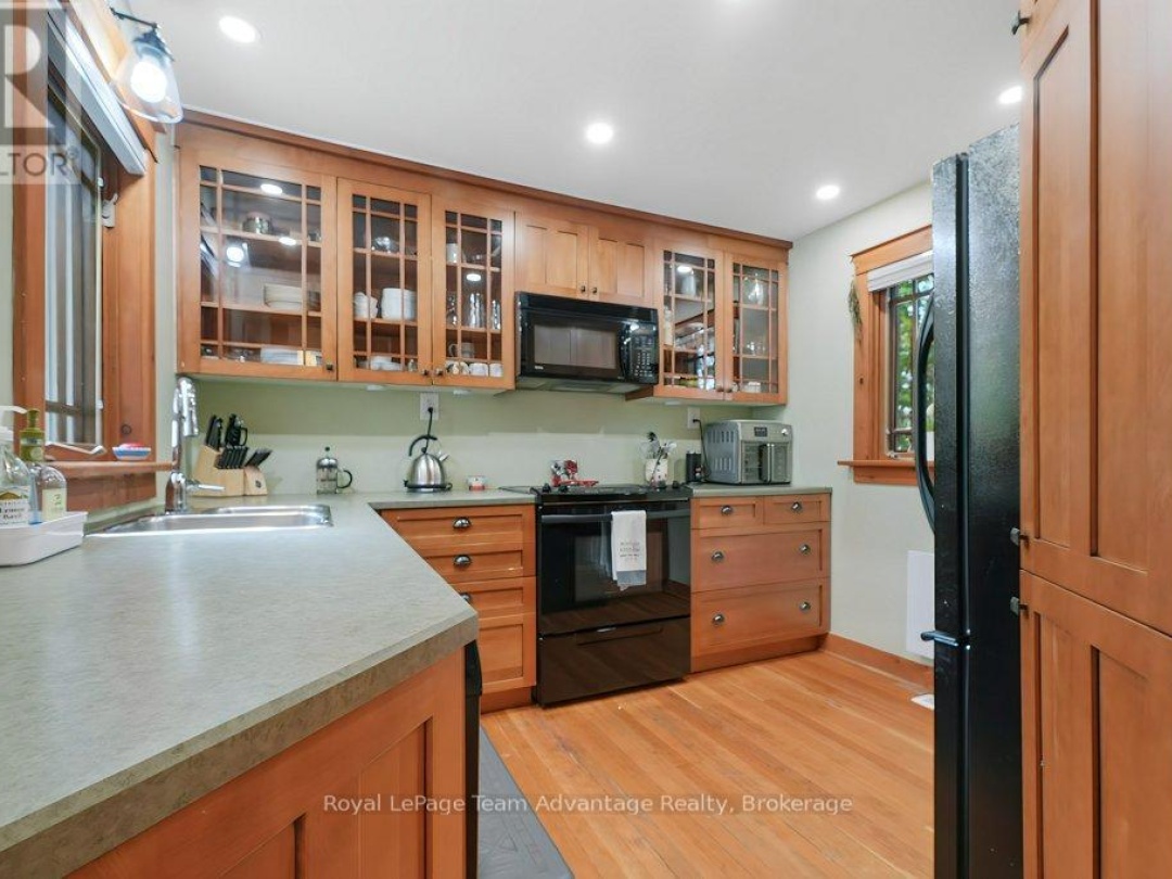 3 BELVEDERE AVENUE, Parry Sound