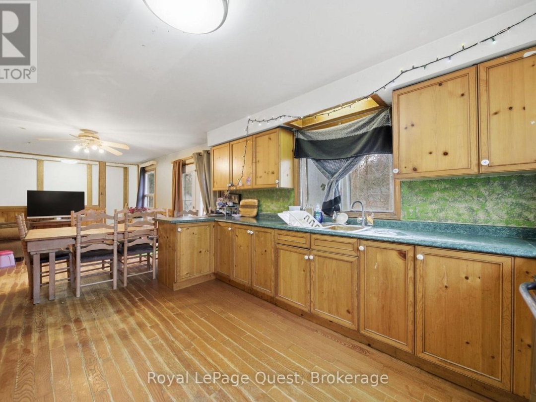 7476 ASH CRESCENT, Black River