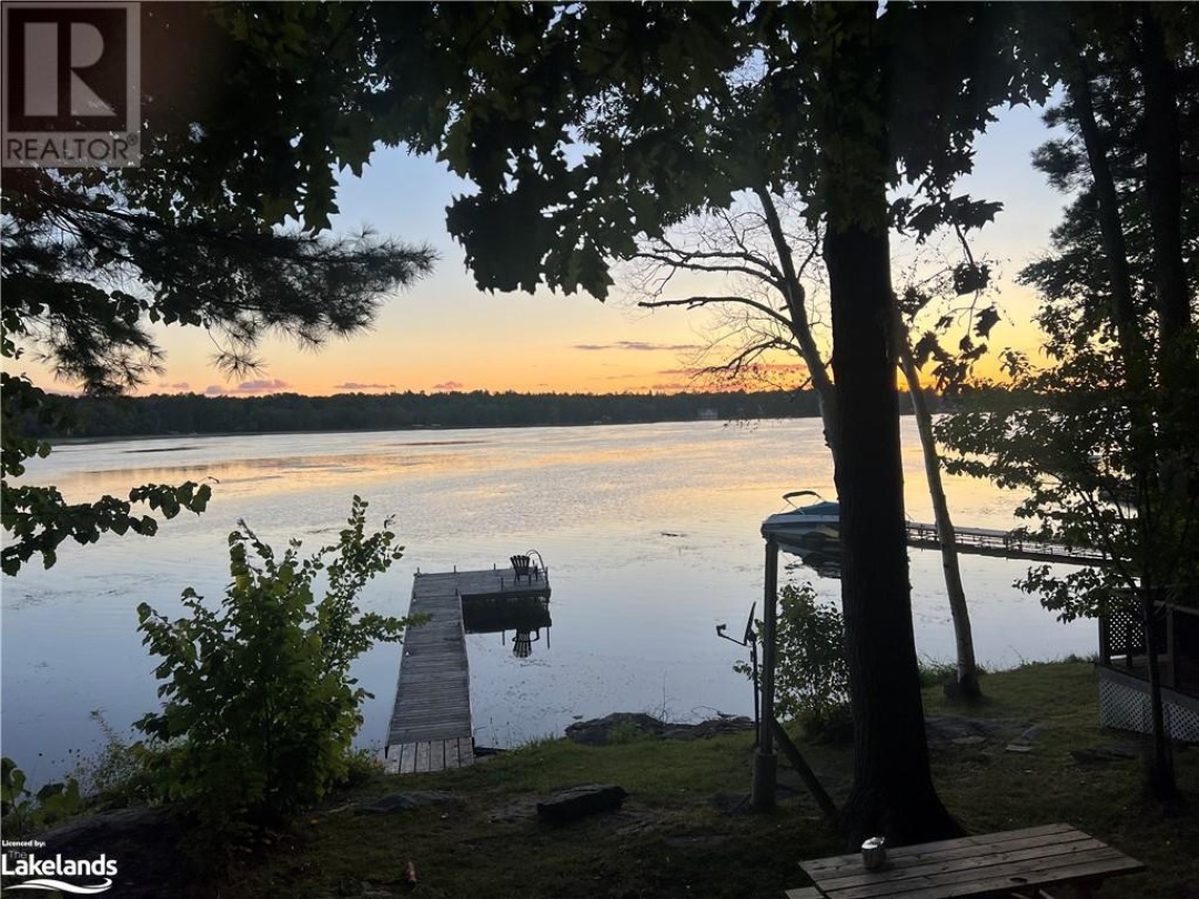 1658 Peninsula Point Road, Sparrow Lake