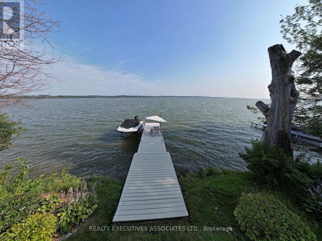 22 Lakeview Boulevard, Scugog Lake