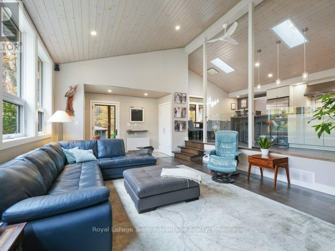 34 BEECHWOOD LANE, Hooton Lake