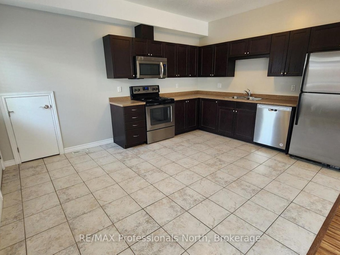 19 DUNCAN STREET E, Huntsville (Chaffey)
