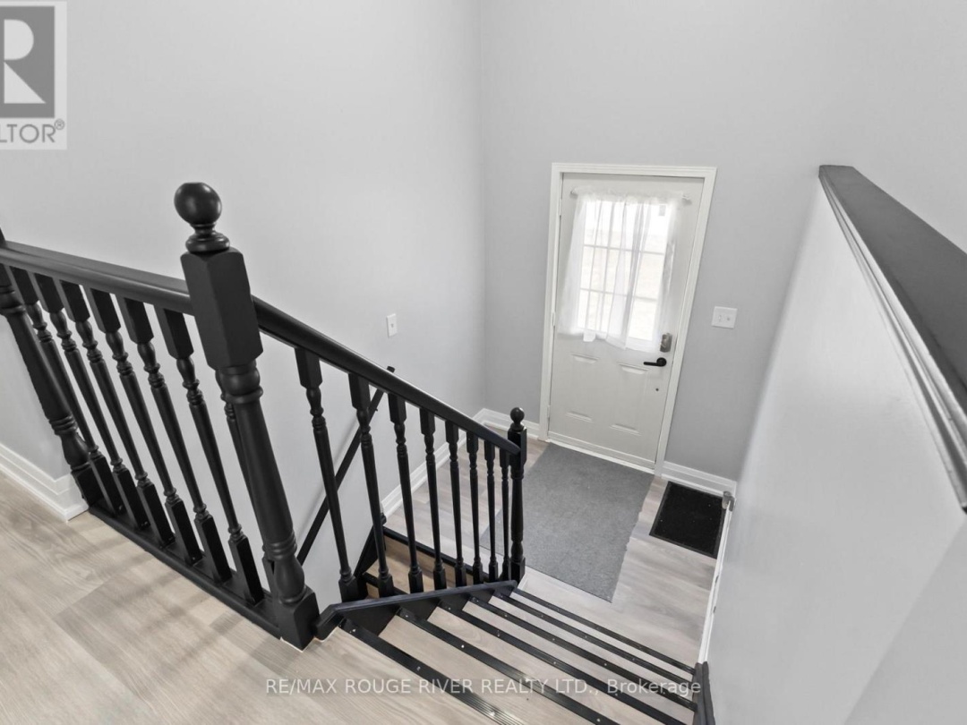495 LAKELAND CRESCENT, 