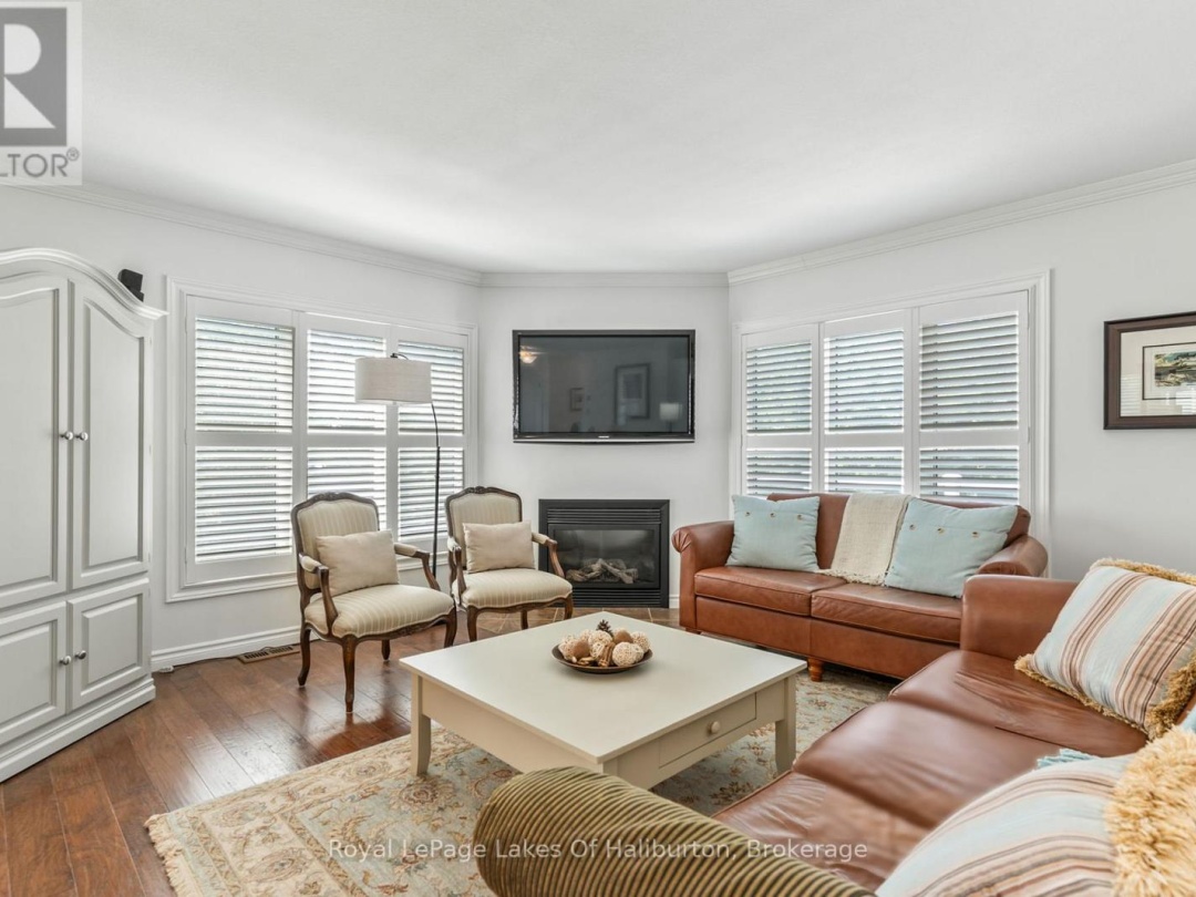 1030 SAWDUST ROAD N, 