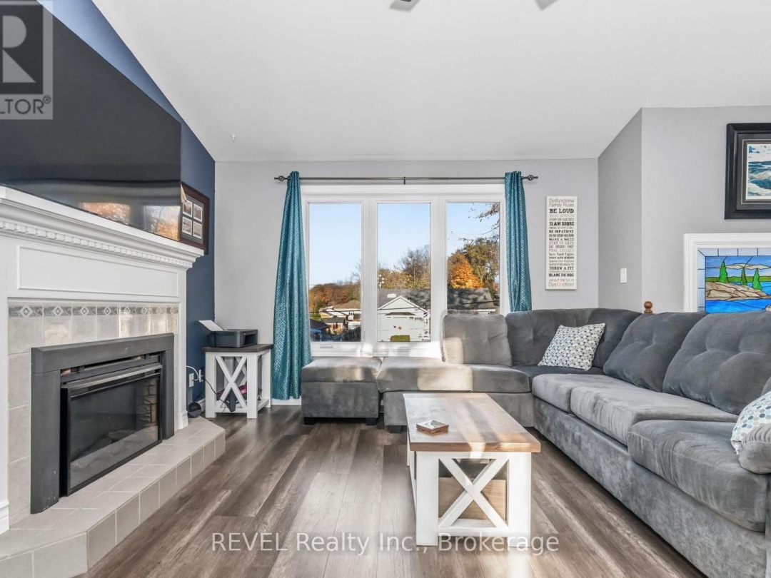 28 PARK STREET, Tay (Victoria Harbour)