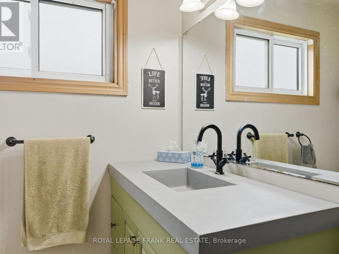 879 LINDEN VALLEY ROAD, Kawartha Lakes (Mariposa)