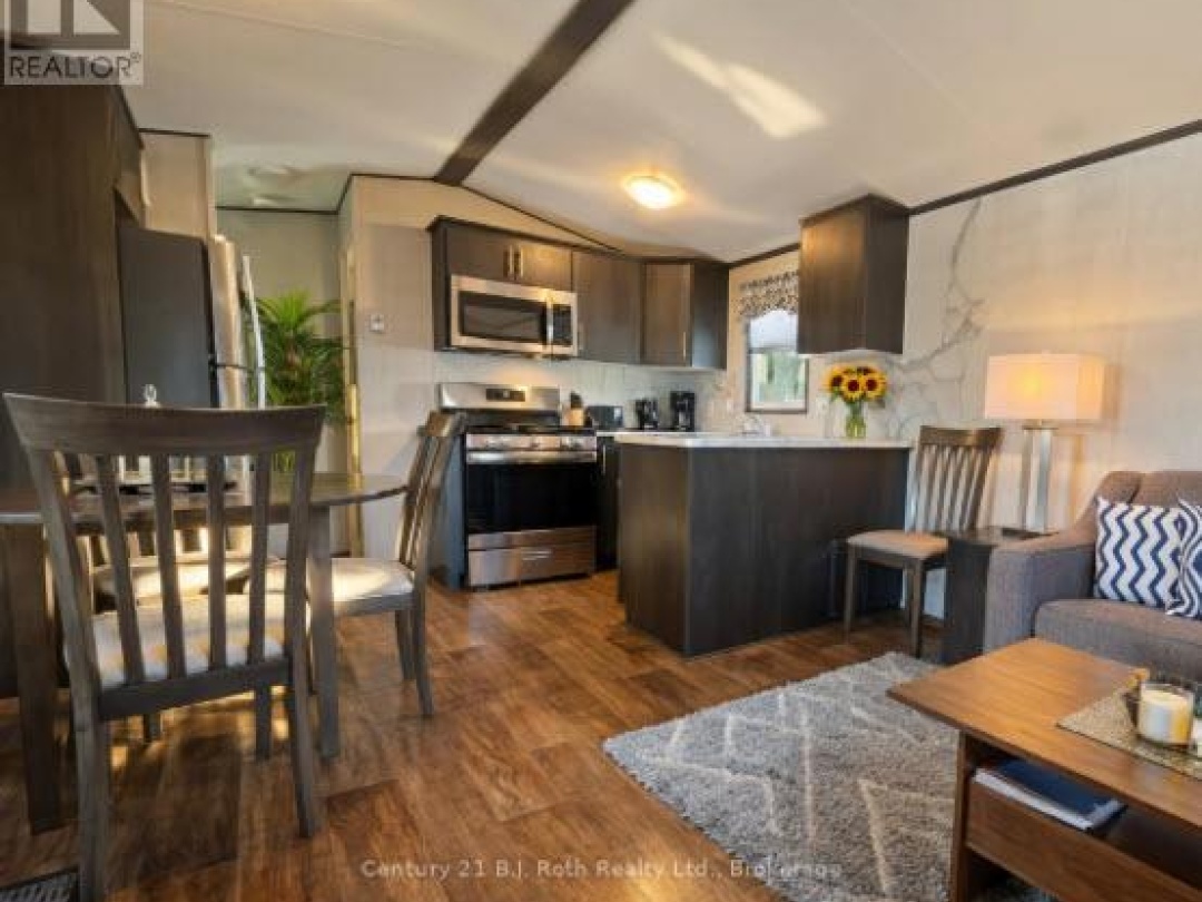 712 POPLAR CRESCENT, Bonnie Lake