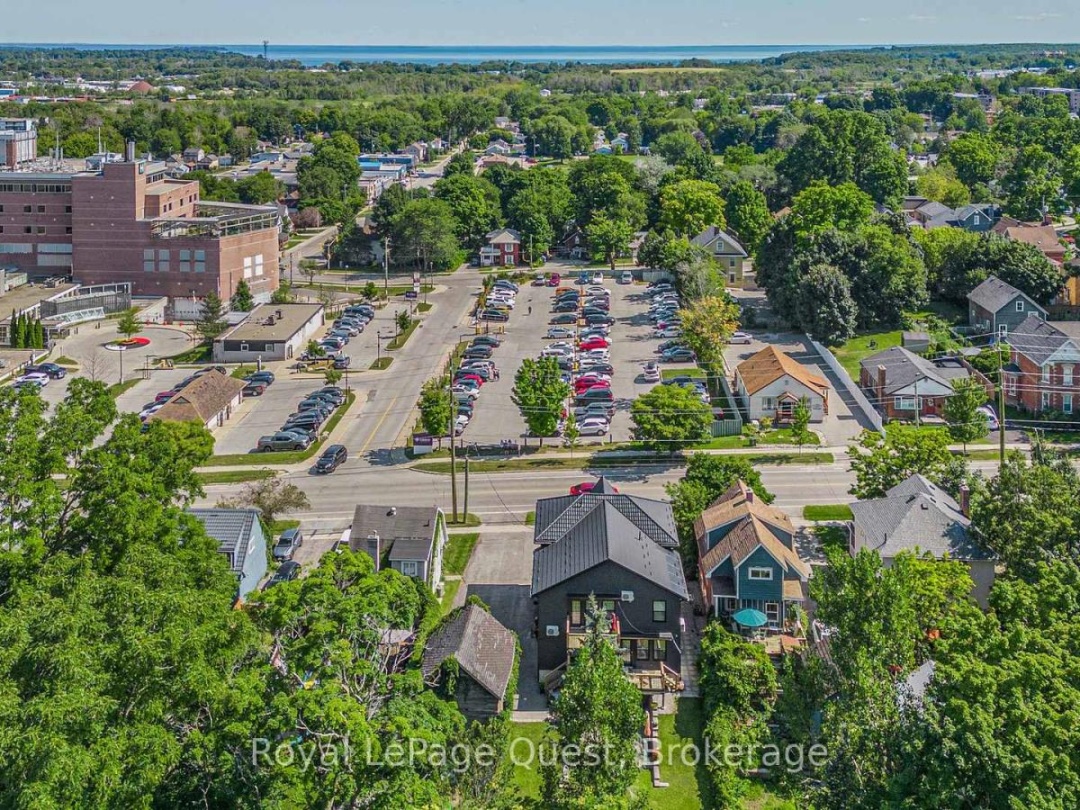 214 MISSISSAGA STREET W, 