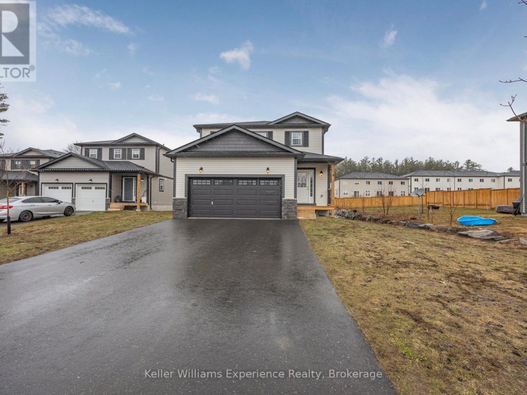 8 QUINN FOREST DRIVE, Bracebridge (Macaulay)