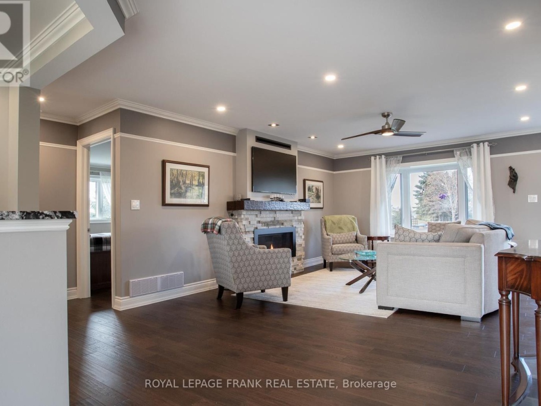 15 HALLETT CRESCENT, 