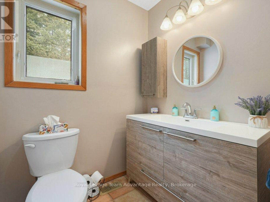 12 TAYLOR CRESCENT, McDougall