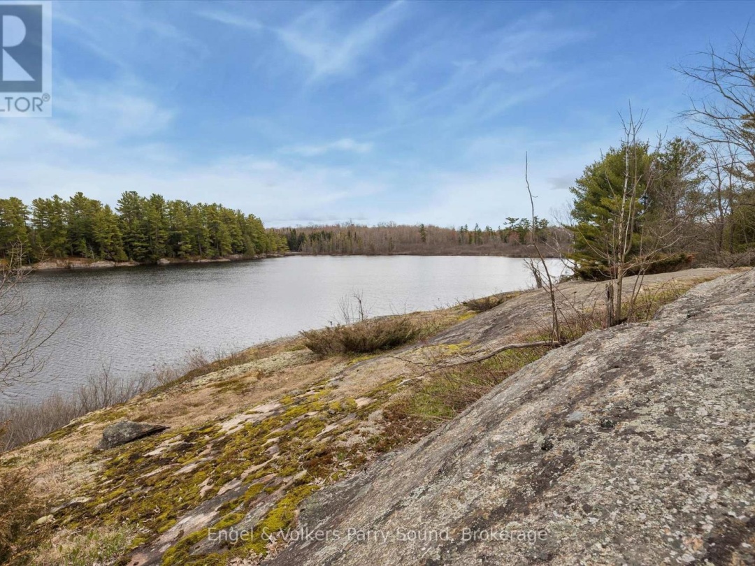 185 LOCH ERNE ROAD, Vowel Lake