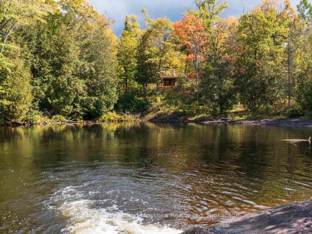 37 LYNBERRY DRIVE, Little Seguin River