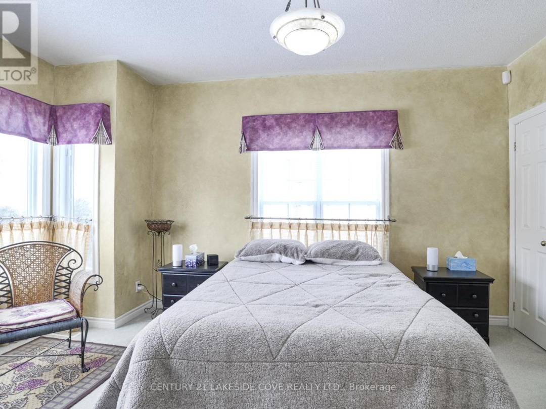 2811 STEPHEN DRIVE, Lake Simcoe