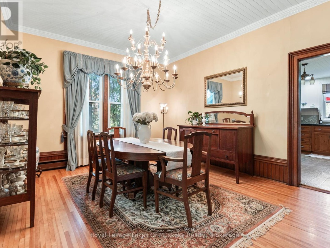 229 FRASERBURG ROAD, Bracebridge (Macaulay)
