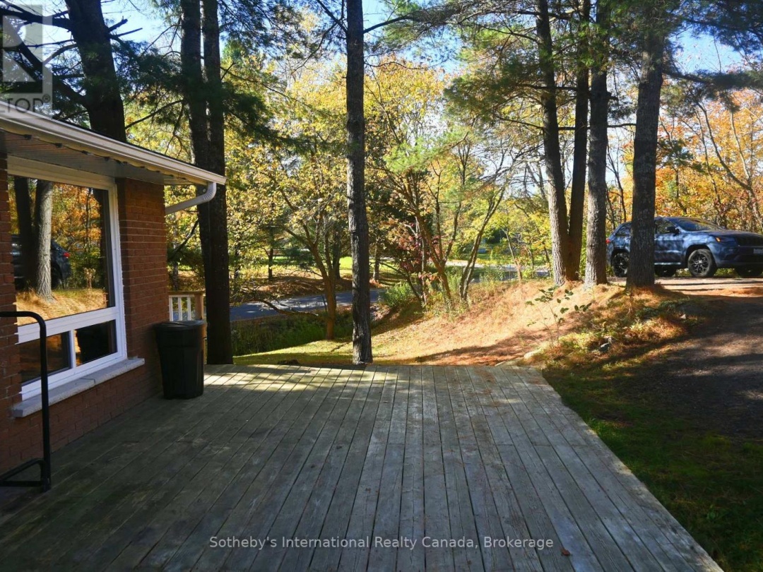 6 PLEASANTVIEW DRIVE, 