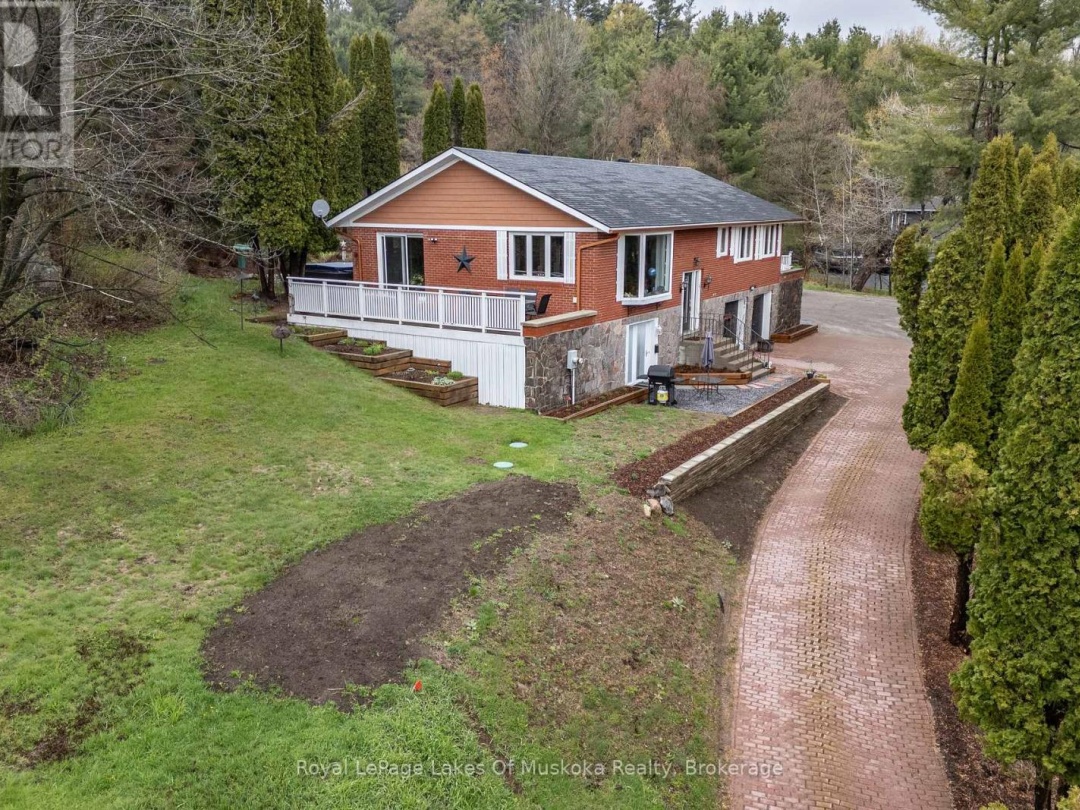 183 SANTAS VILLAGE ROAD, Muskoka River