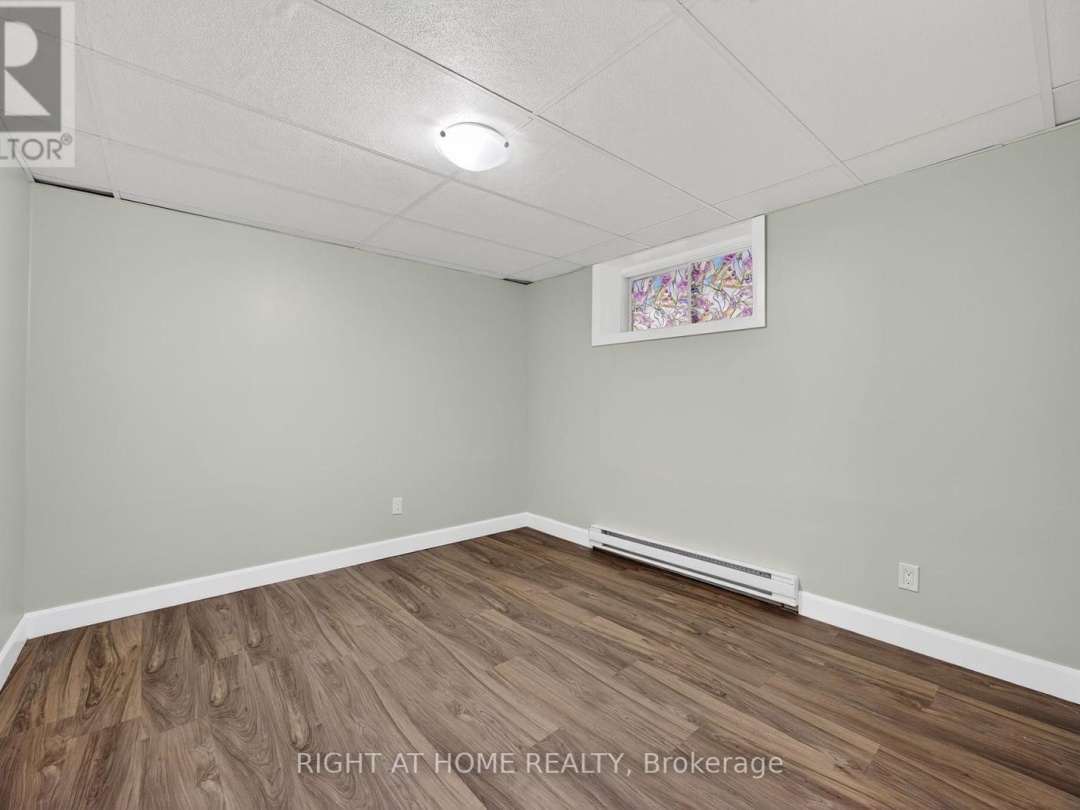 112 BORLAND STREET E, 