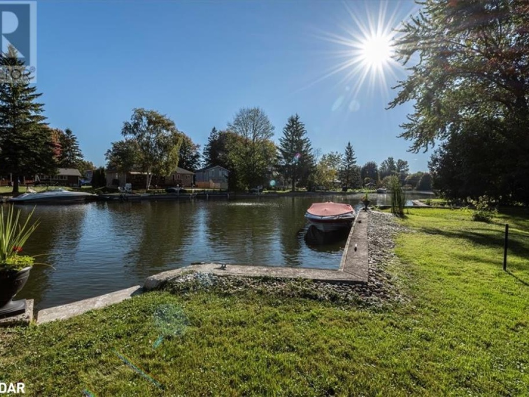 67 Lake Avenue, Lake Simcoe