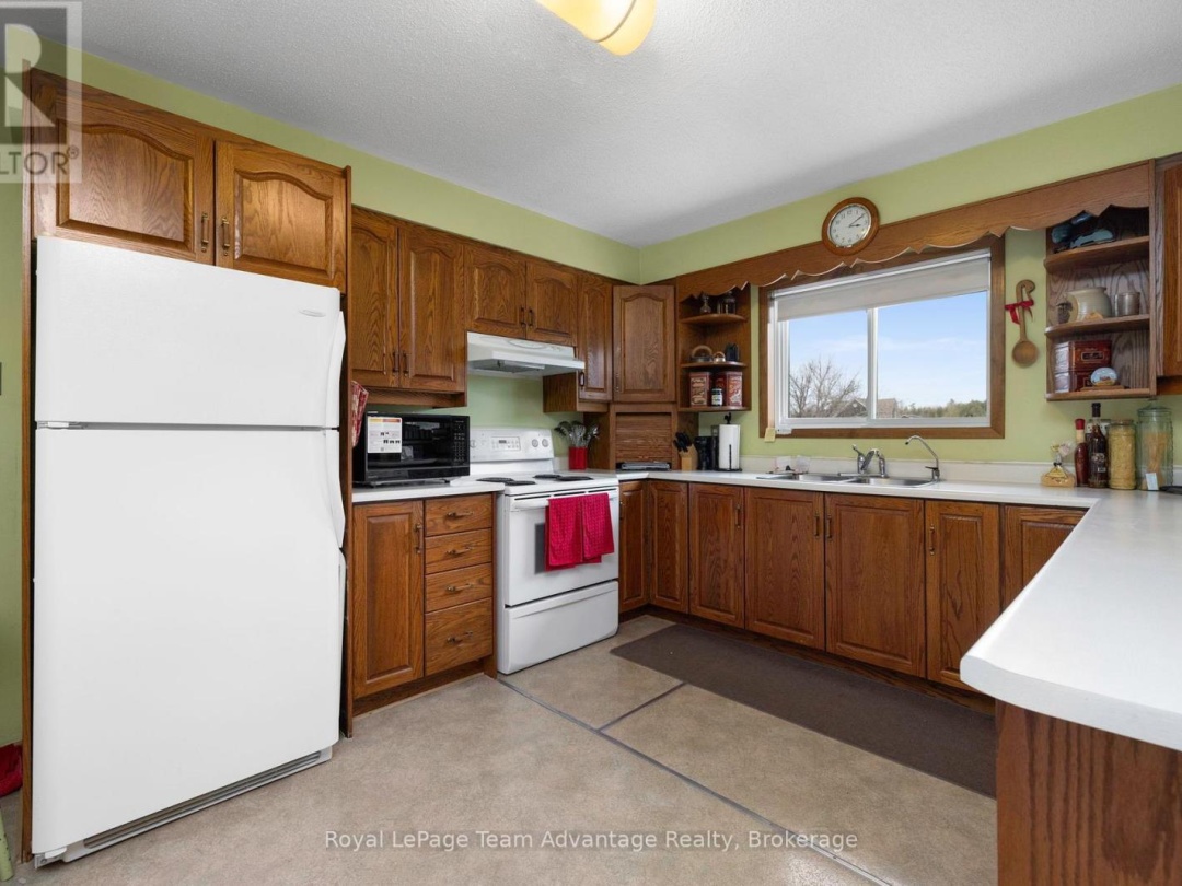 142 BROADBENT ROAD, Manitouwabing Lake