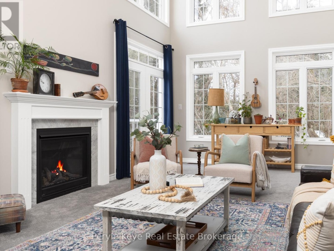 16 LEEDS COURT, Muskoka River