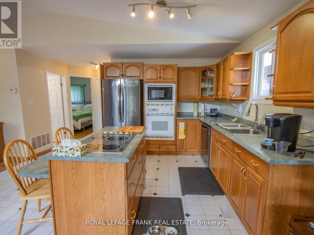 1070 TOWERING OAKS TRAIL, 
