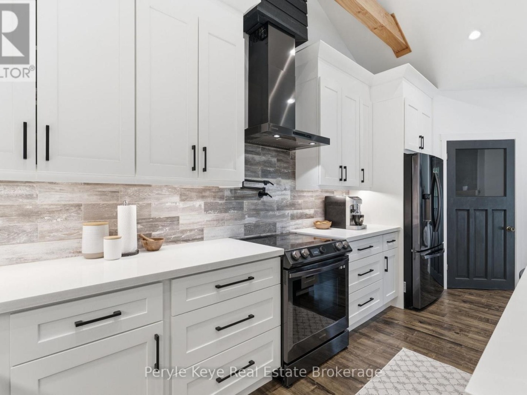 1056 XAVIER STREET, Gravenhurst (Morrison)