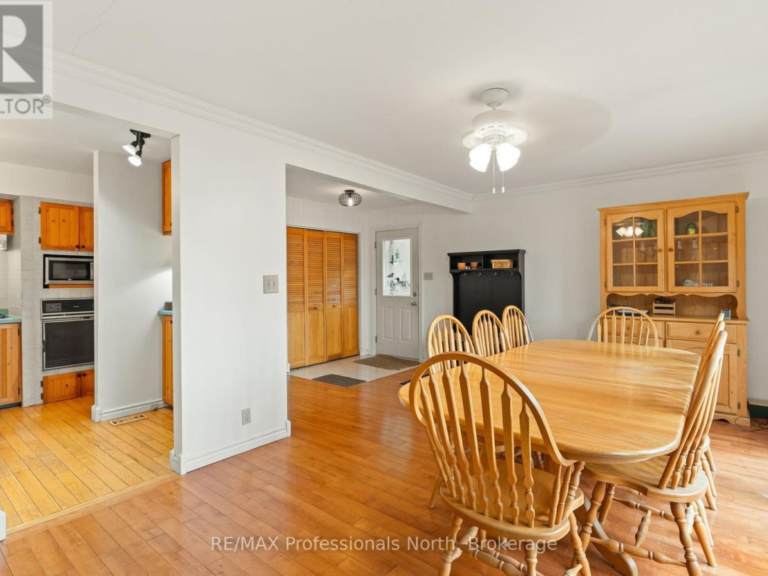 6213 KENNISIS LAKE ROAD, Kennisis Lake