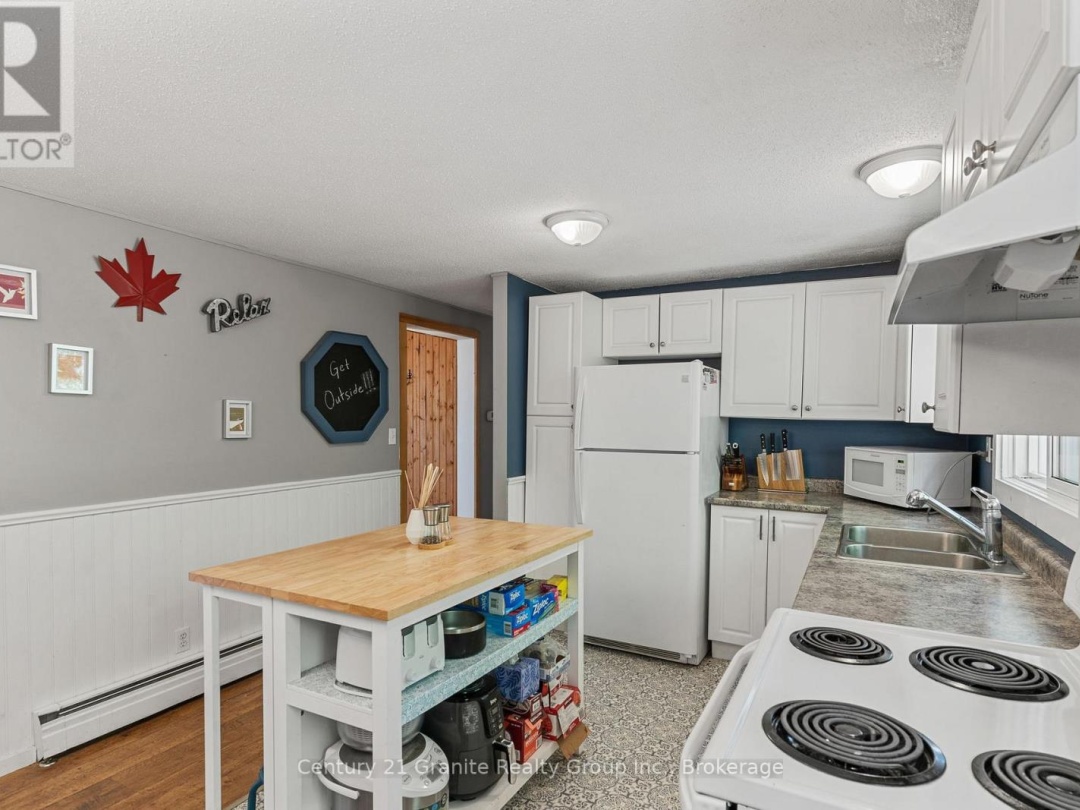 6087 HALIBURTON LAKE ROAD, Haliburton Lake