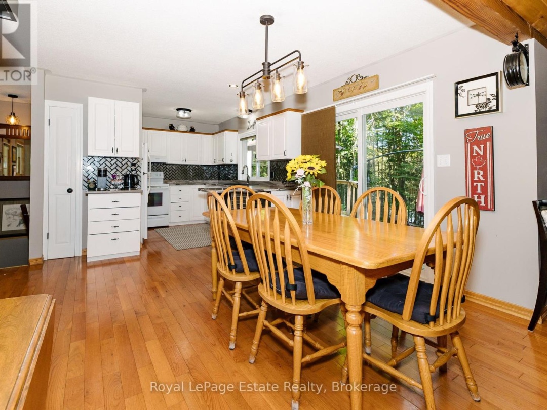 1157 BETWEEN LAKES TRAIL, 
