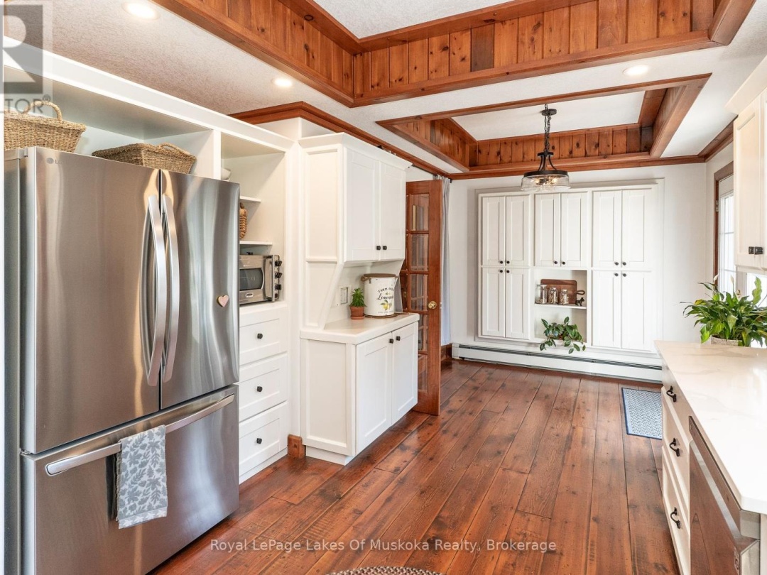 1080 WALKERS GLENN CRESCENT, Lake of Bays (Sinclair)