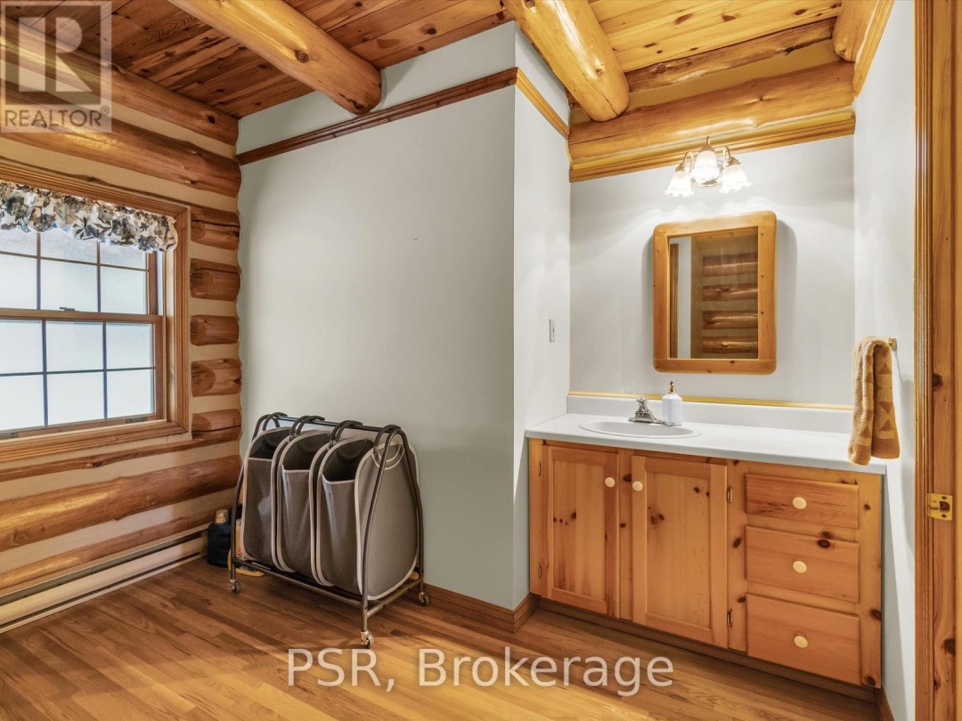 1040 AMELIA CRESCENT, 