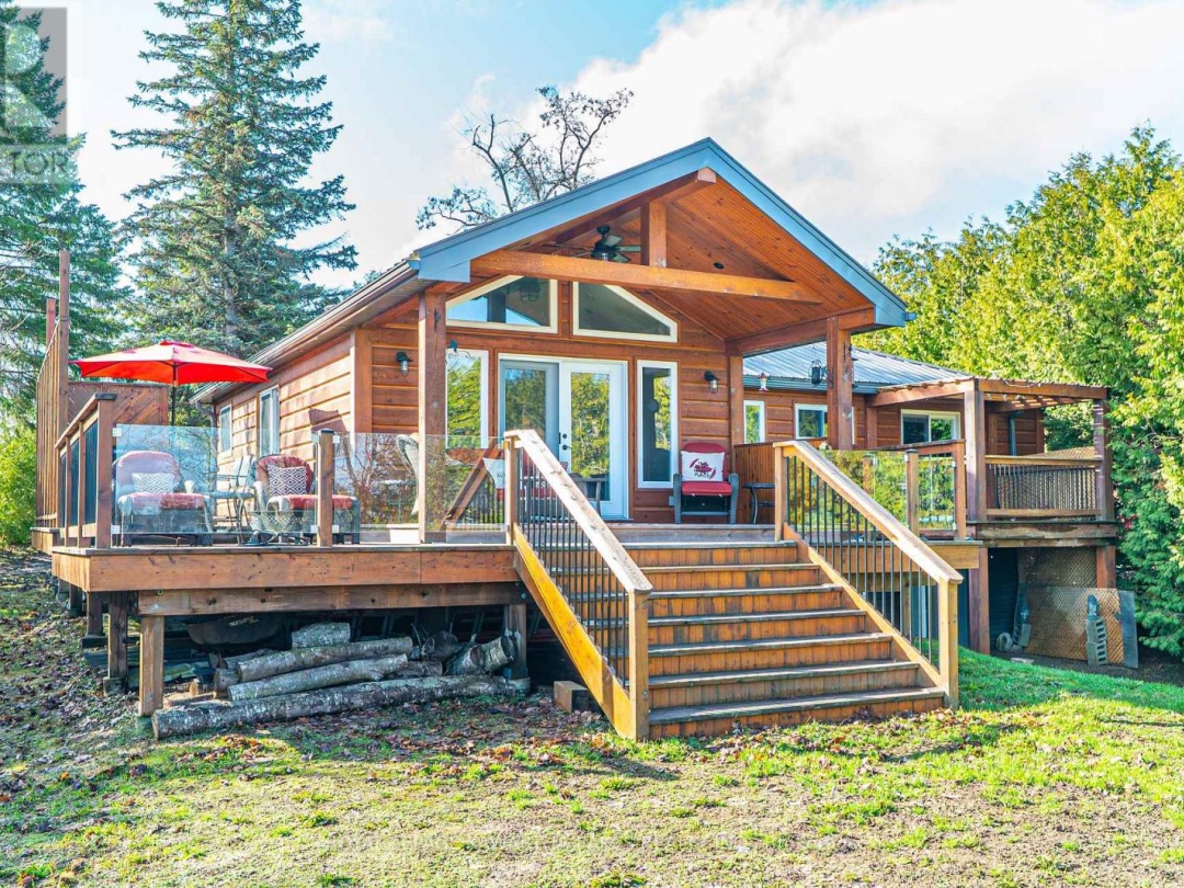 63 ROBINSON AVENUE, Mitchell Lake
