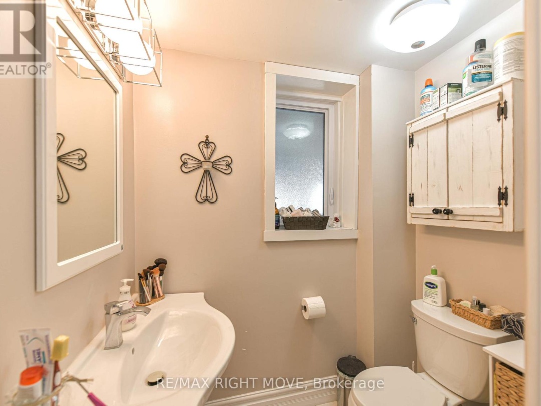 33 COLDWATER ROAD W, Orillia