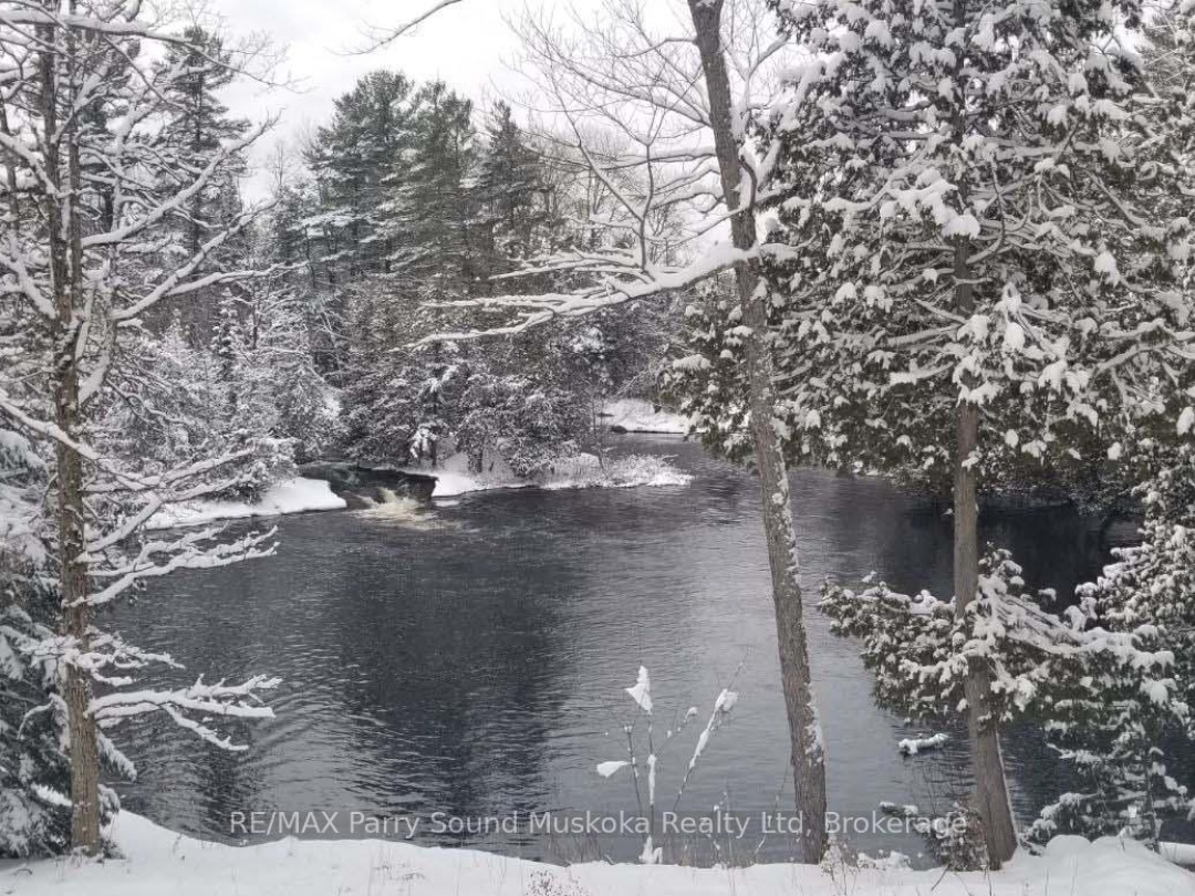 37 LYNBERRY DRIVE, Little Seguin River