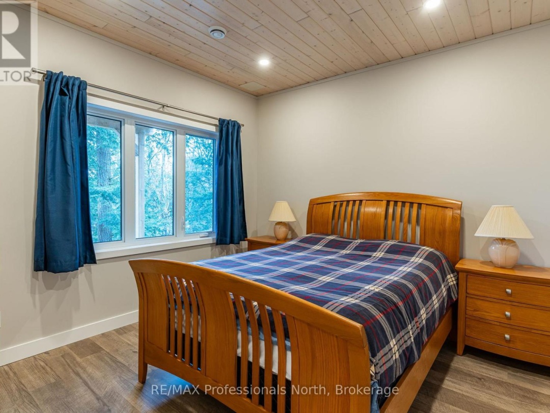 5997 KENNISIS LAKE ROAD, Kennisis Lake
