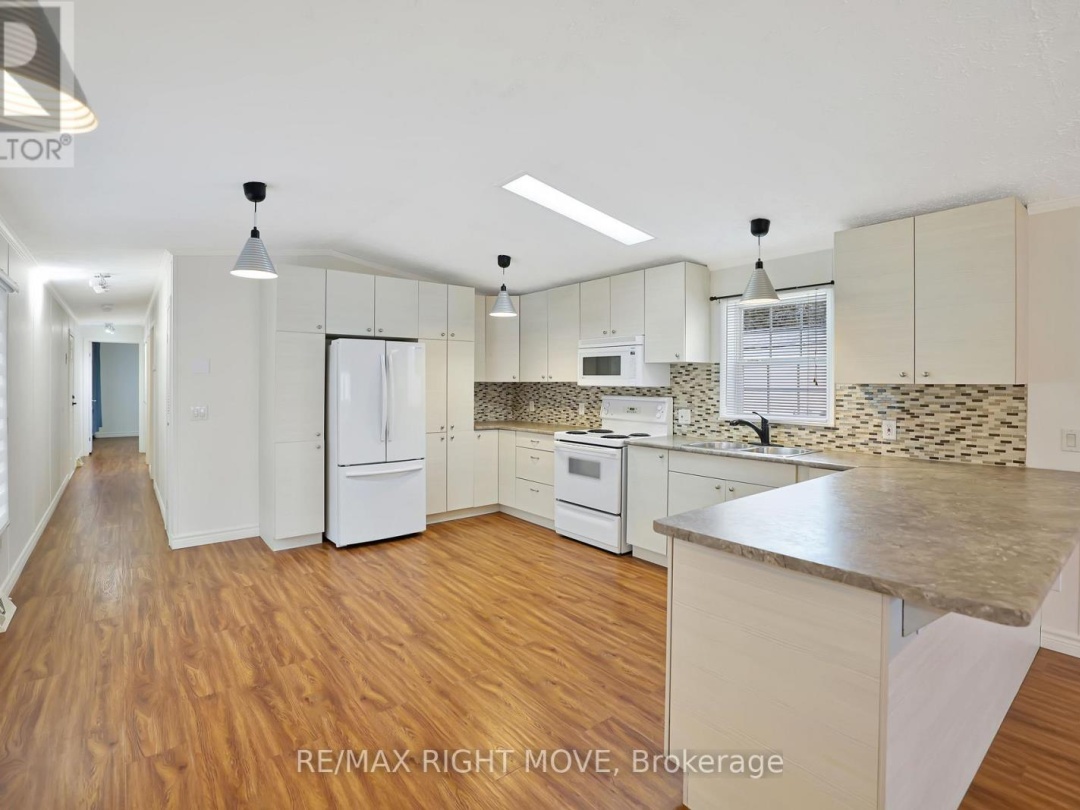 4041 ASH CRESCENT, Severn