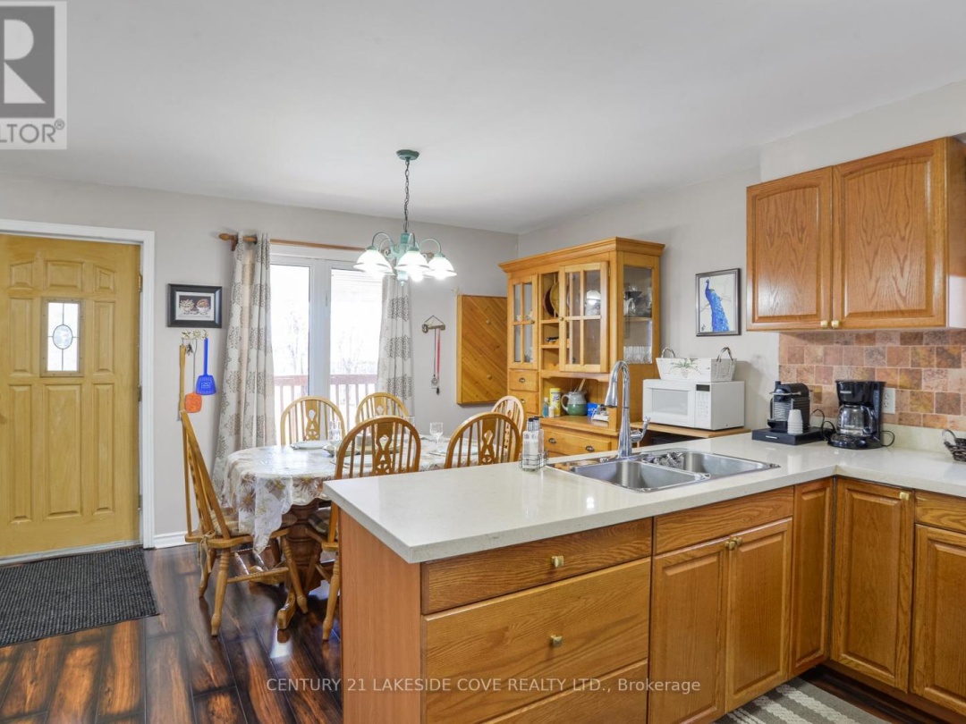 2597 LAKESHORE DRIVE, Ramara