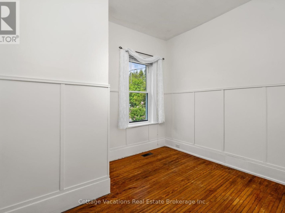 1 DUNCAN STREET E, 