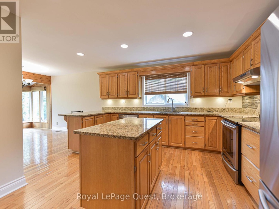 27 HEYDEN AVENUE, Lake Simcoe