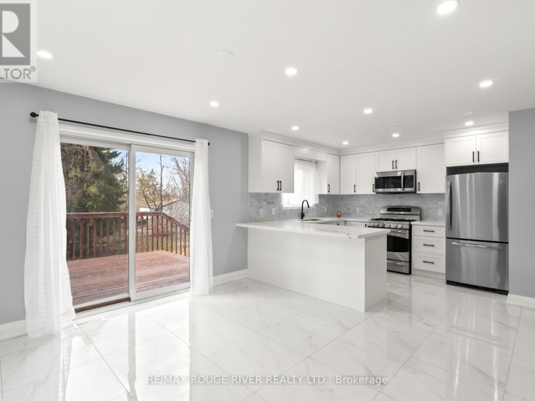 495 LAKELAND CRESCENT, 