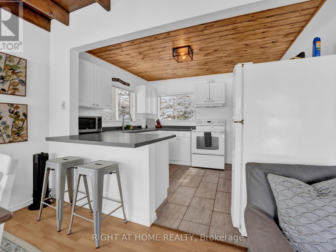 1220 PORTAGE LAKE ROAD, 