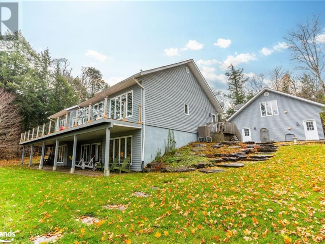 3526 West Shore Road, Kennisis Lake