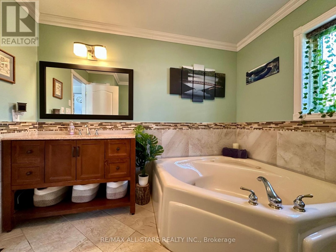 398 EDWINA DRIVE, Miskwaa Ziibi